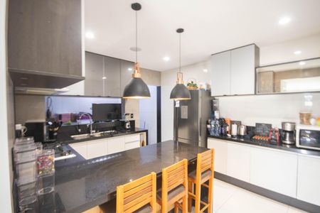 Casa à venda com 183m², 3 quartos e 2 vagas Casa à venda com 183m², 3 quartos e 2 vagasCozinha