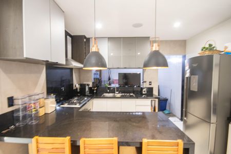 Casa à venda com 183m², 3 quartos e 2 vagas Casa à venda com 183m², 3 quartos e 2 vagasCozinha