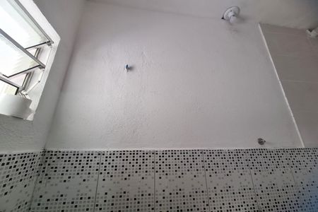 Banheiro de casa para alugar com 1 quarto, 30m² em Jardim Ana Rosa, São Paulo