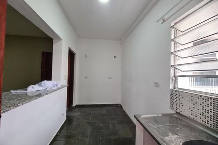 Cozinha de casa para alugar com 1 quarto, 30m² em Jardim Ana Rosa, São Paulo