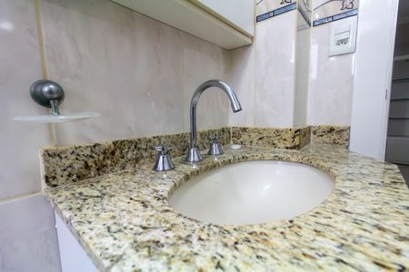 Apartamento para alugar com 74m², 2 quartos e 1 vagaBanheiro Social