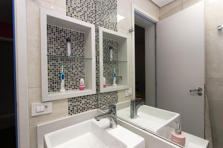 Apartamento à venda com 80m², 2 quartos e 2 vagasBanheiro da Suíte 2