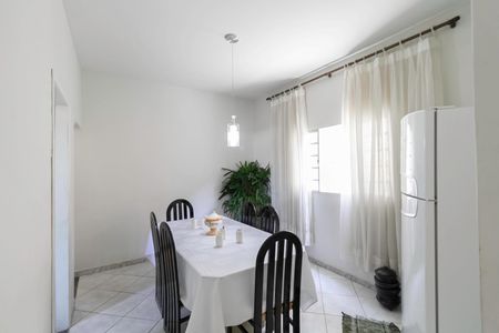 Casa à venda com 437m², 3 quartos e 4 vagas Casa à venda com 437m², 3 quartos e 4 vagasCopa