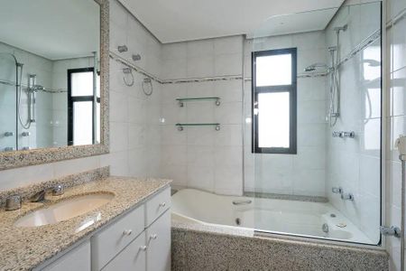 Apartamento à venda com 164m², 3 quartos e 3 vagasFoto 03