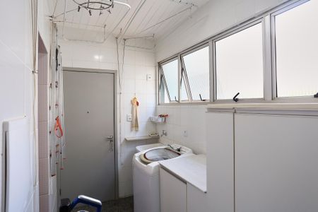 Apartamento à venda com 180m², 4 quartos e 2 vagas Apartamento à venda com 180m², 4 quartos e 2 vagasÁrea de Serviço