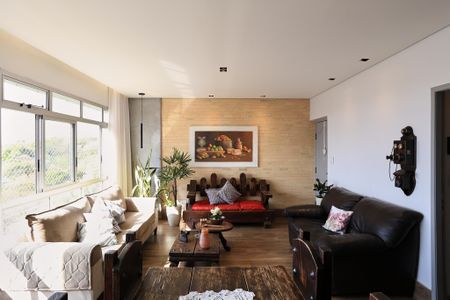 Sala de apartamento à venda com 4 quartos, 180m² em Sagrada Família, Belo Horizonte
