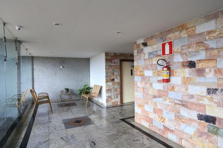 Apartamento à venda com 180m², 4 quartos e 2 vagas Apartamento à venda com 180m², 4 quartos e 2 vagasHall