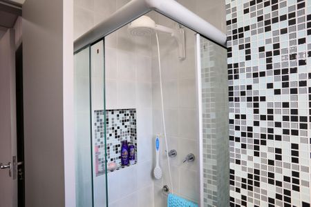 Apartamento à venda com 180m², 4 quartos e 2 vagas Apartamento à venda com 180m², 4 quartos e 2 vagasBanheiro da Suíte