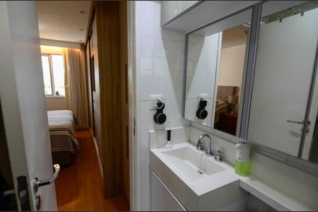 Apartamento à venda com 106m², 3 quartos e 2 vagasBanheiro da Suíte