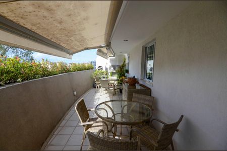 Apartamento à venda com 106m², 3 quartos e 2 vagasVaranda