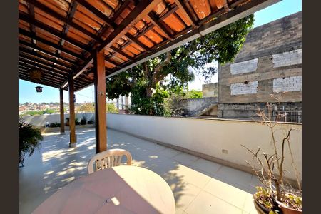 Casa à venda com 396m², 9 quartos e 2 vagasVaranda