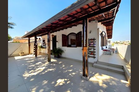 Casa à venda com 396m², 9 quartos e 2 vagasVaranda