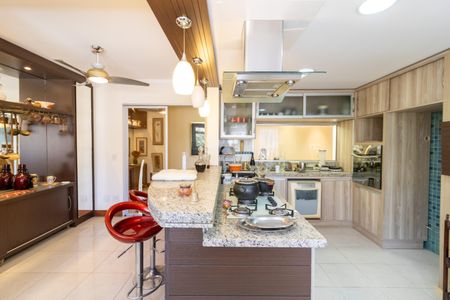 Apartamento à venda com 155m², 3 quartos e 3 vagas Apartamento à venda com 155m², 3 quartos e 3 vagasCozinha