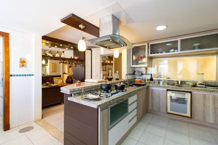 Apartamento à venda com 155m², 3 quartos e 3 vagas Apartamento à venda com 155m², 3 quartos e 3 vagasCozinha