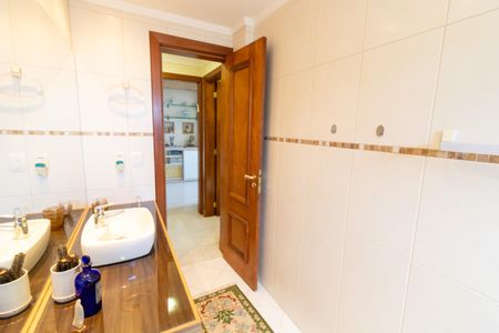 Apartamento à venda com 155m², 3 quartos e 3 vagas Apartamento à venda com 155m², 3 quartos e 3 vagasBanheiro Social