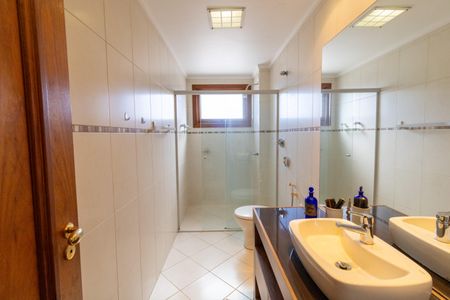 Apartamento à venda com 155m², 3 quartos e 3 vagas Apartamento à venda com 155m², 3 quartos e 3 vagasBanheiro Social