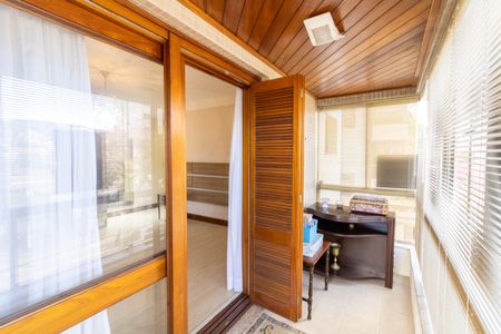 Apartamento à venda com 155m², 3 quartos e 3 vagas Apartamento à venda com 155m², 3 quartos e 3 vagasSuíte