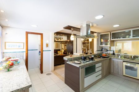 Apartamento à venda com 155m², 3 quartos e 3 vagas Apartamento à venda com 155m², 3 quartos e 3 vagasCozinha