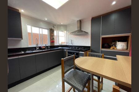 Casa à venda com 130m², 3 quartos e 2 vagasCozinha