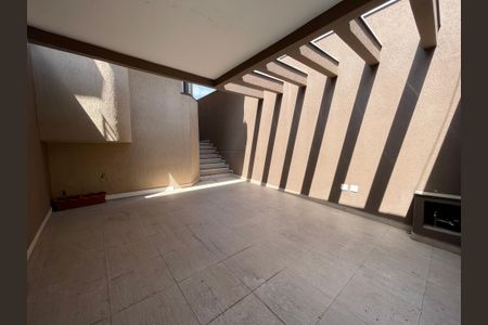 Casa à venda com 130m², 3 quartos e 2 vagasGaragem