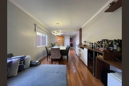 Casa à venda com 130m², 3 quartos e 2 vagasSala