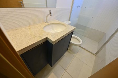 Apartamento para alugar com 66m², 2 quartos e 1 vaga Apartamento para alugar com 66m², 2 quartos e 1 vagaBanheiro da Suíte