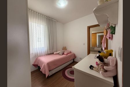 Apartamento à venda com 90m², 4 quartos e 3 vagasQuarto 2