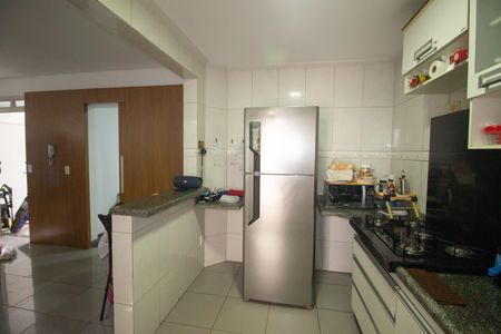 Casa à venda com 400m², 7 quartos e 4 vagas Casa à venda com 400m², 7 quartos e 4 vagasCozinha - Casa 3