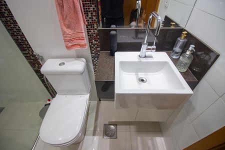 Casa à venda com 400m², 7 quartos e 4 vagas Casa à venda com 400m², 7 quartos e 4 vagasBanheiro Social - Casa 1