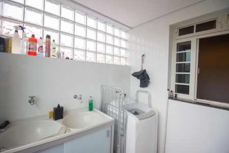 Casa à venda com 400m², 7 quartos e 4 vagas Casa à venda com 400m², 7 quartos e 4 vagasÁrea de Serviço - Casa 1