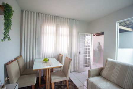 Casa à venda com 400m², 7 quartos e 4 vagas Casa à venda com 400m², 7 quartos e 4 vagasSala - Casa 2