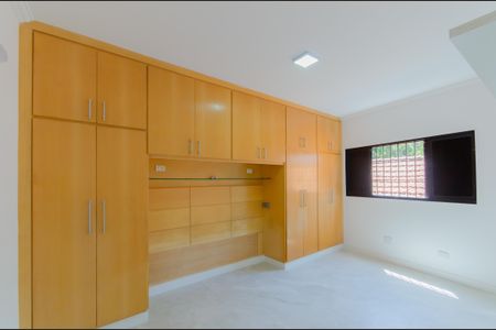 Casa para alugar com 250m², 3 quartos e 4 vagas Casa para alugar com 250m², 3 quartos e 4 vagasQuarto 2