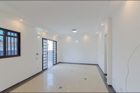 Casa para alugar com 250m², 3 quartos e 4 vagas Casa para alugar com 250m², 3 quartos e 4 vagasSala 1