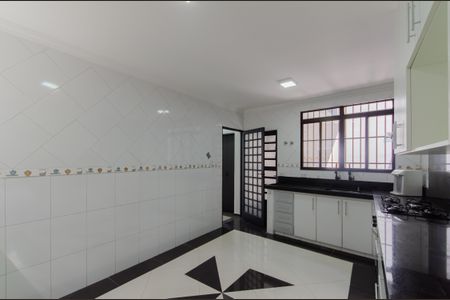 Casa para alugar com 250m², 3 quartos e 4 vagas Casa para alugar com 250m², 3 quartos e 4 vagasCozinha