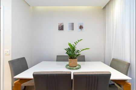 Apartamento à venda com 76m², 2 quartos e 1 vaga Apartamento à venda com 76m², 2 quartos e 1 vagaSala de Jantar