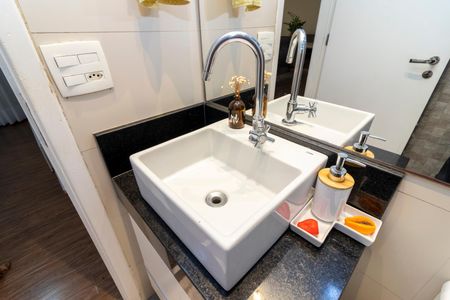 Apartamento à venda com 76m², 2 quartos e 1 vaga Apartamento à venda com 76m², 2 quartos e 1 vagaBanheiro