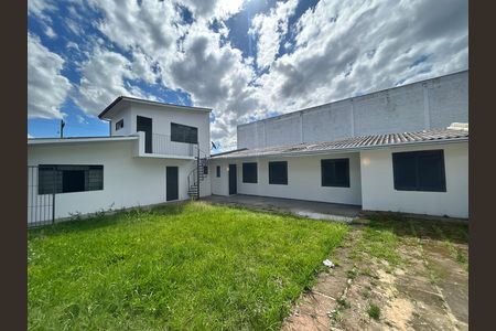 Casa à venda com 180m², 3 quartos e 2 vagas Casa à venda com 180m², 3 quartos e 2 vagasFachada