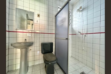 Casa à venda com 180m², 3 quartos e 2 vagas Casa à venda com 180m², 3 quartos e 2 vagasBanheiro
