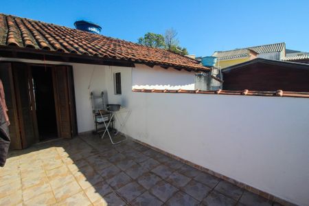 Casa à venda com 220m², 3 quartos e 2 vagas Casa à venda com 220m², 3 quartos e 2 vagasTerraço