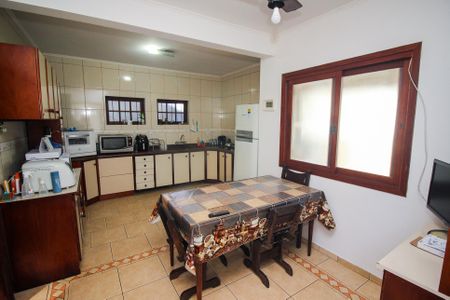 Casa à venda com 220m², 3 quartos e 2 vagas Casa à venda com 220m², 3 quartos e 2 vagasCozinha