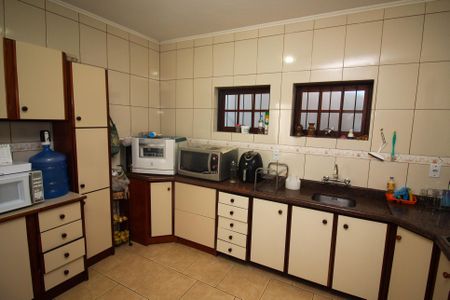 Casa à venda com 220m², 3 quartos e 2 vagas Casa à venda com 220m², 3 quartos e 2 vagasCozinha