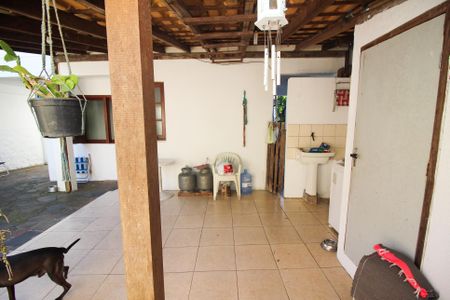 Casa à venda com 220m², 3 quartos e 2 vagas Casa à venda com 220m², 3 quartos e 2 vagasVaranda