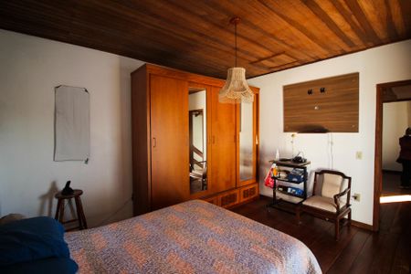 Casa à venda com 220m², 3 quartos e 2 vagas Casa à venda com 220m², 3 quartos e 2 vagasQuarto 1