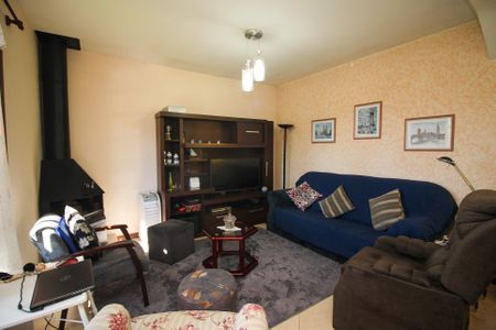 Casa à venda com 220m², 3 quartos e 2 vagas Casa à venda com 220m², 3 quartos e 2 vagasSala