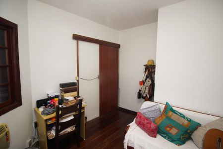 Casa à venda com 220m², 3 quartos e 2 vagas Casa à venda com 220m², 3 quartos e 2 vagasQuarto 2