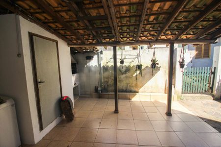 Casa à venda com 220m², 3 quartos e 2 vagas Casa à venda com 220m², 3 quartos e 2 vagasVaranda