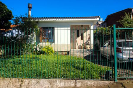 Casa à venda com 220m², 3 quartos e 2 vagas Casa à venda com 220m², 3 quartos e 2 vagasFachada