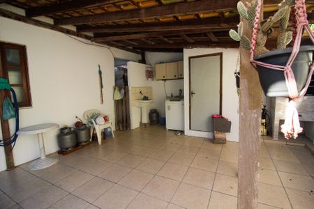 Casa à venda com 220m², 3 quartos e 2 vagas Casa à venda com 220m², 3 quartos e 2 vagasVaranda