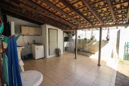 Casa à venda com 220m², 3 quartos e 2 vagas Casa à venda com 220m², 3 quartos e 2 vagasVaranda