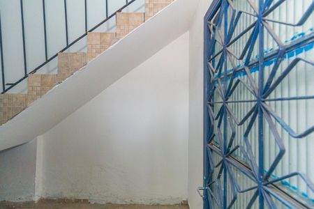 Casa para alugar com 100m², 2 quartos e 1 vaga Casa para alugar com 100m², 2 quartos e 1 vagaEscada